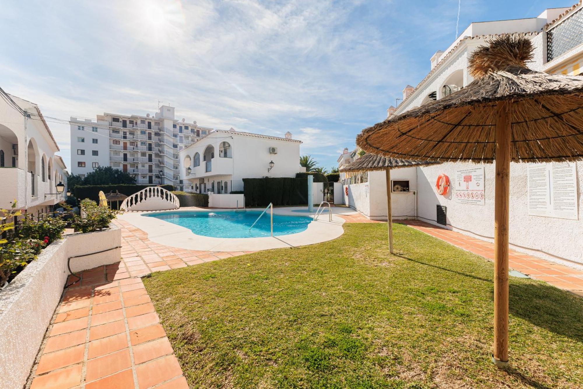 Cosy Apartment In Verano Azul Nerja Exterior foto